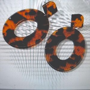 Free People Resin Drop Hoop Earrings Brown Black Tortoiseshell Pattern NEW